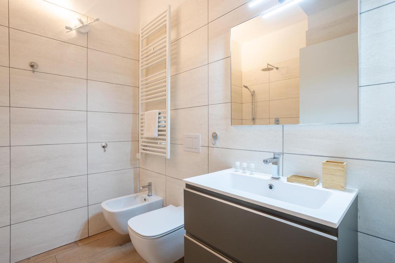City Centre Apartment - 10 Minutes To Duomo - Free Wifi E Netflix Milano Dış mekan fotoğraf