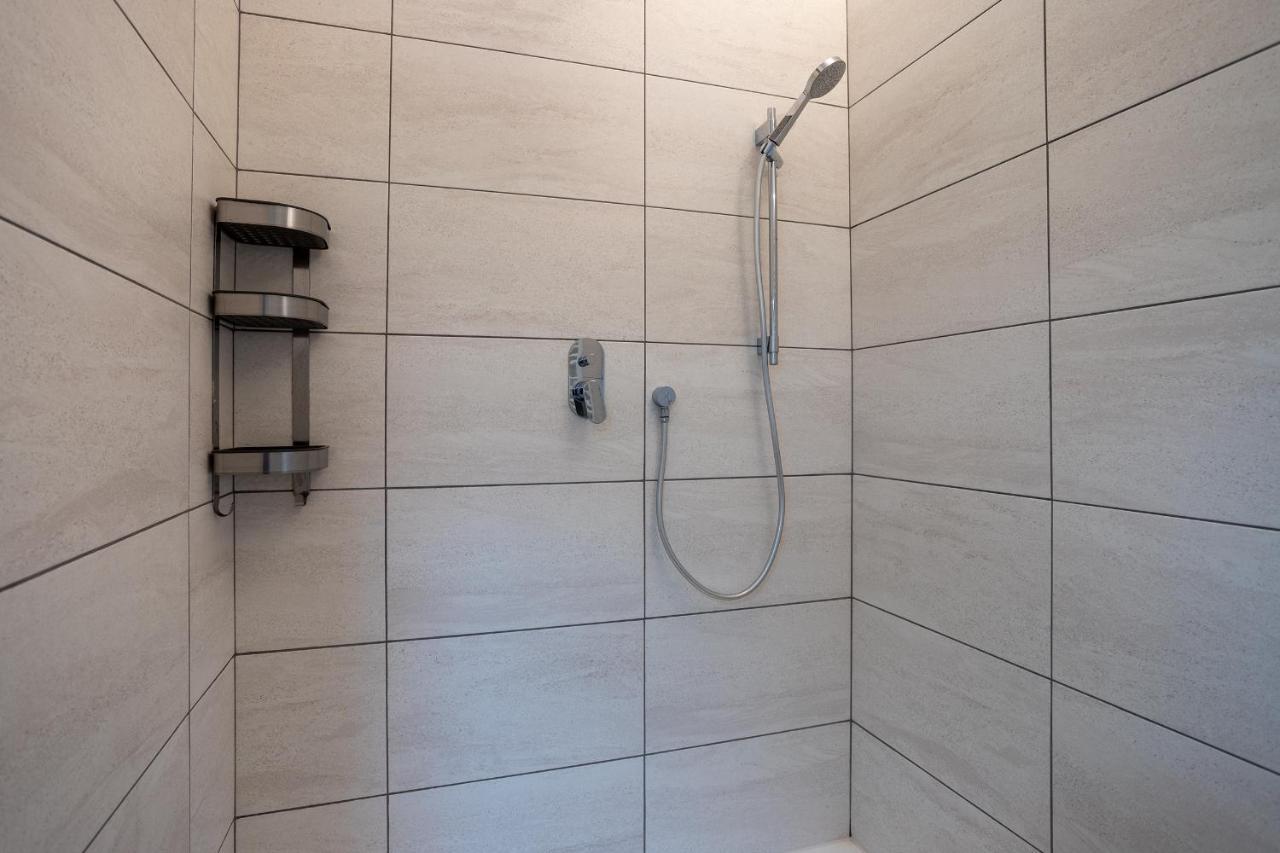 City Centre Apartment - 10 Minutes To Duomo - Free Wifi E Netflix Milano Dış mekan fotoğraf