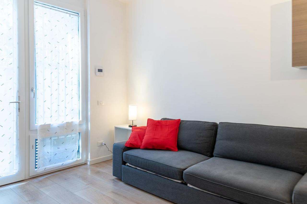 City Centre Apartment - 10 Minutes To Duomo - Free Wifi E Netflix Milano Dış mekan fotoğraf