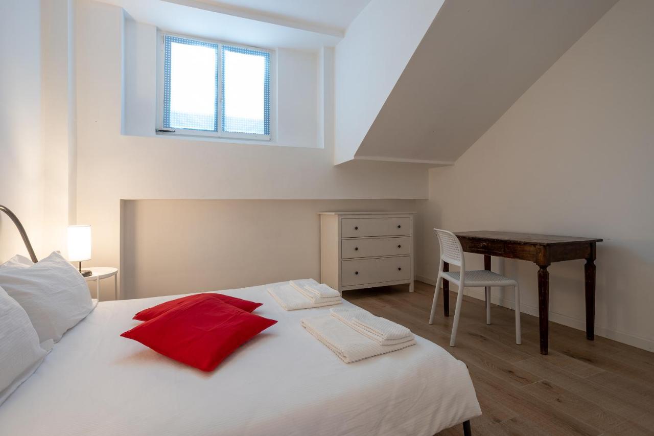 City Centre Apartment - 10 Minutes To Duomo - Free Wifi E Netflix Milano Dış mekan fotoğraf